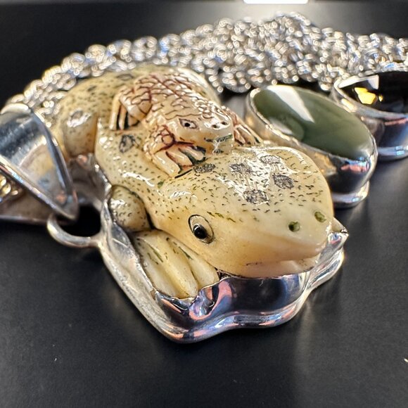 🐸 32” Sterling Silver Necklace with Hand-Carved Opal Frog Pendant – Green Gem - Picture 2 of 5